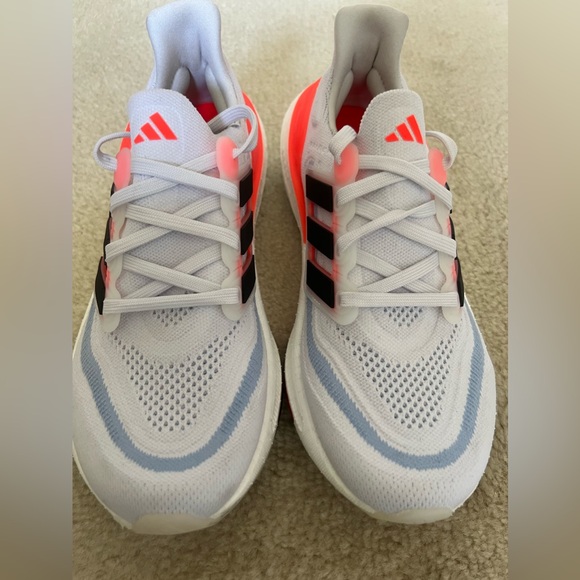 adidas Women’s Ultraboost Light Running Shoe Size 7 - Picture 3 of 8